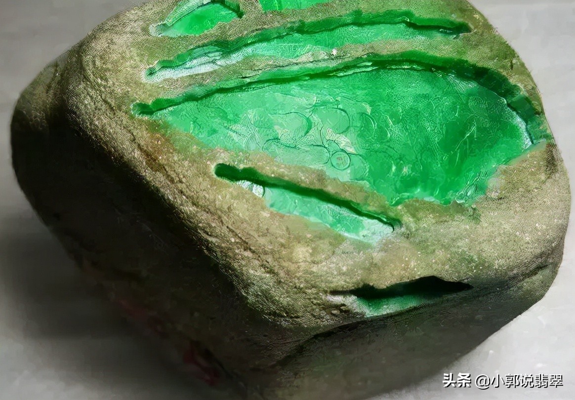 怎样辨别真假翡翠最有效的方法,缅甸翡翠原石真假鉴别方法