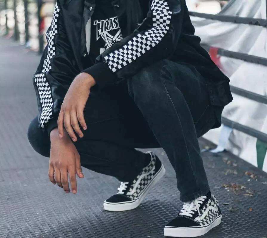 vans和converse哪个穿得久,converse和vans哪个潮