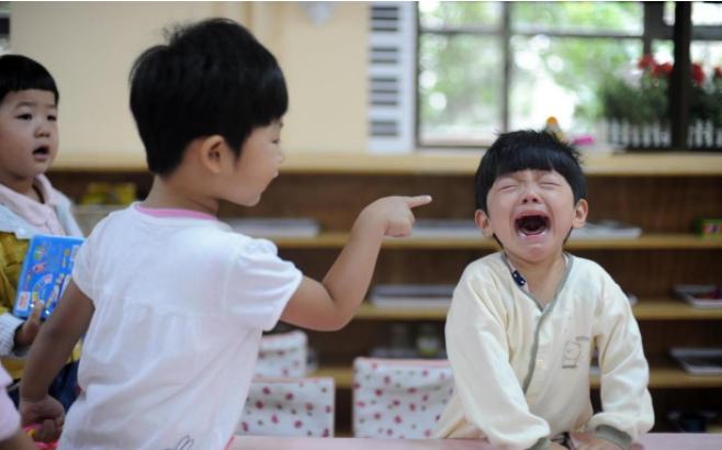 孩子被同学欺负了家长正确做法,孩子被同学欺负了应该怎样解决呢