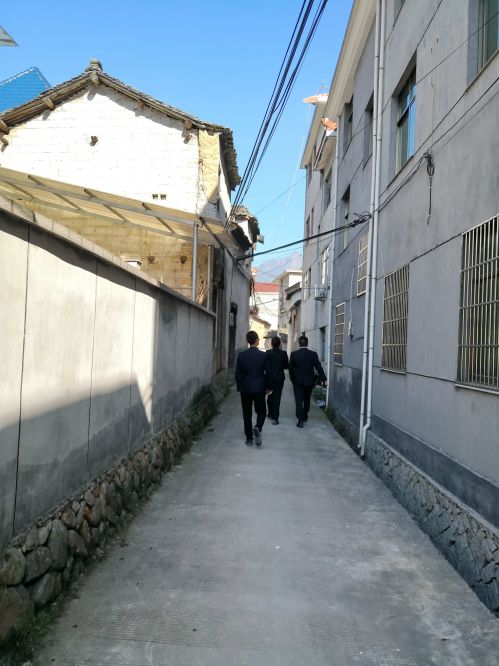 在医院、在乡村、在工地……，稠州银行服务不只在柜台