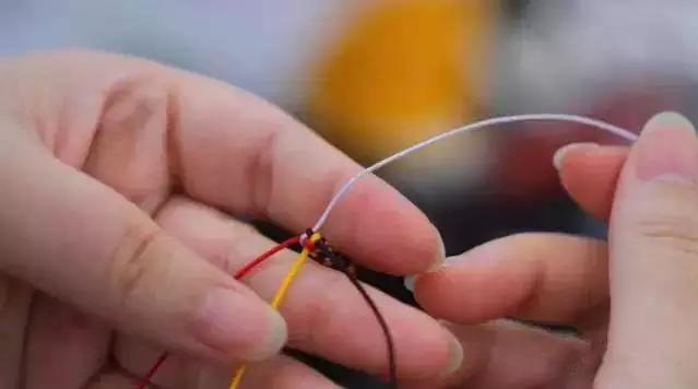 手编绳吊坠怎么打结,四股手编绳打结收尾