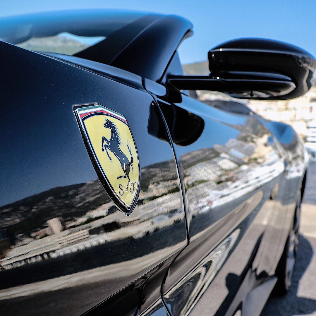 法拉利标志红色头像照片,红色法拉利头像