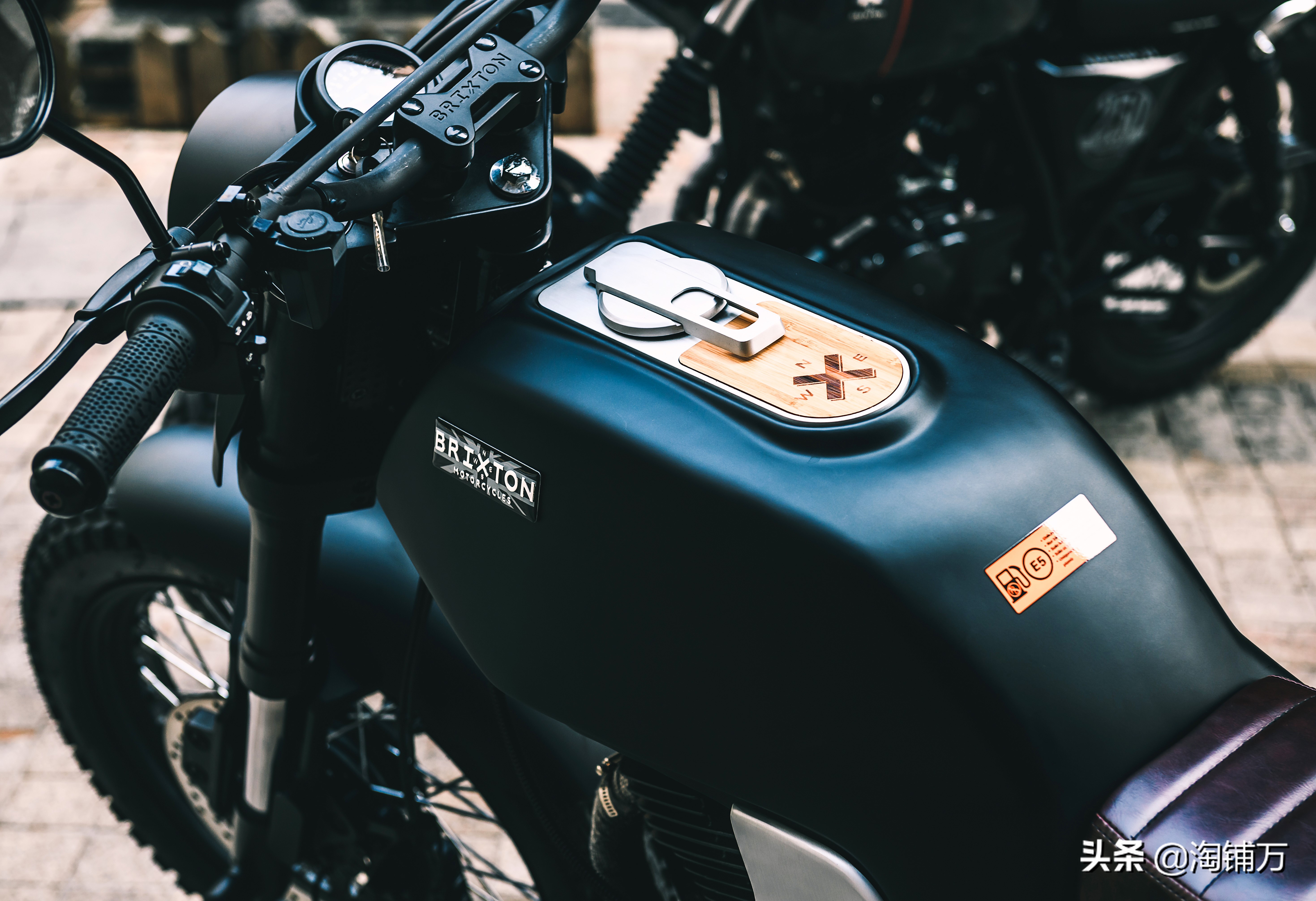 英伦复古机车250cc,望江布雷斯通150复古摩托车带abs吗