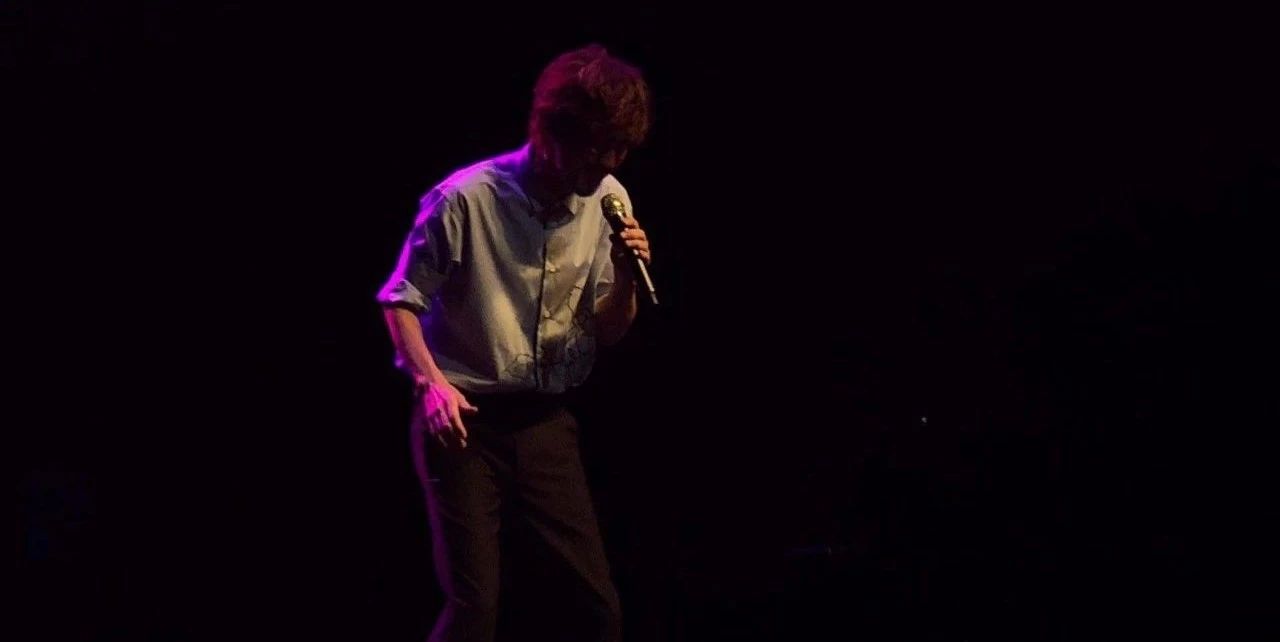 周传雄是值得尊重的乐坛前辈吗,周传雄隐退10年有收入吗