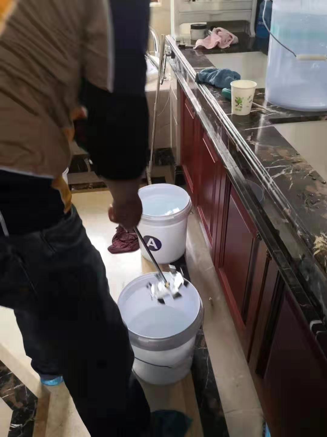 厕所漏水到楼下谁的责任,楼上厕所漏水楼下怎么修