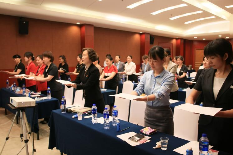南京天丰大酒店开展“智慧女性，智慧妈妈，七彩生活”专题讲座活动