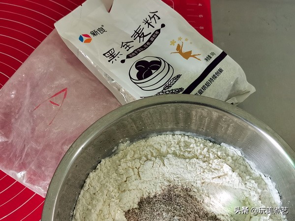 黑包子,包黑子,内藏笋丝肉馅,开吃不开铡