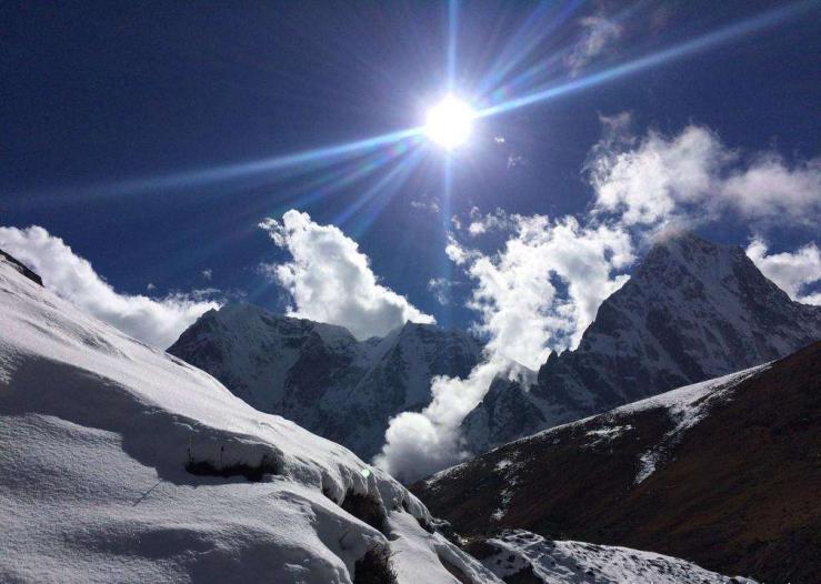 仰望永恒的骄傲——珠穆朗玛峰
