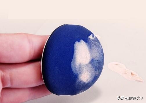 bb霜要怎么涂不会浮粉,bb霜涂不均匀脸上起干皮