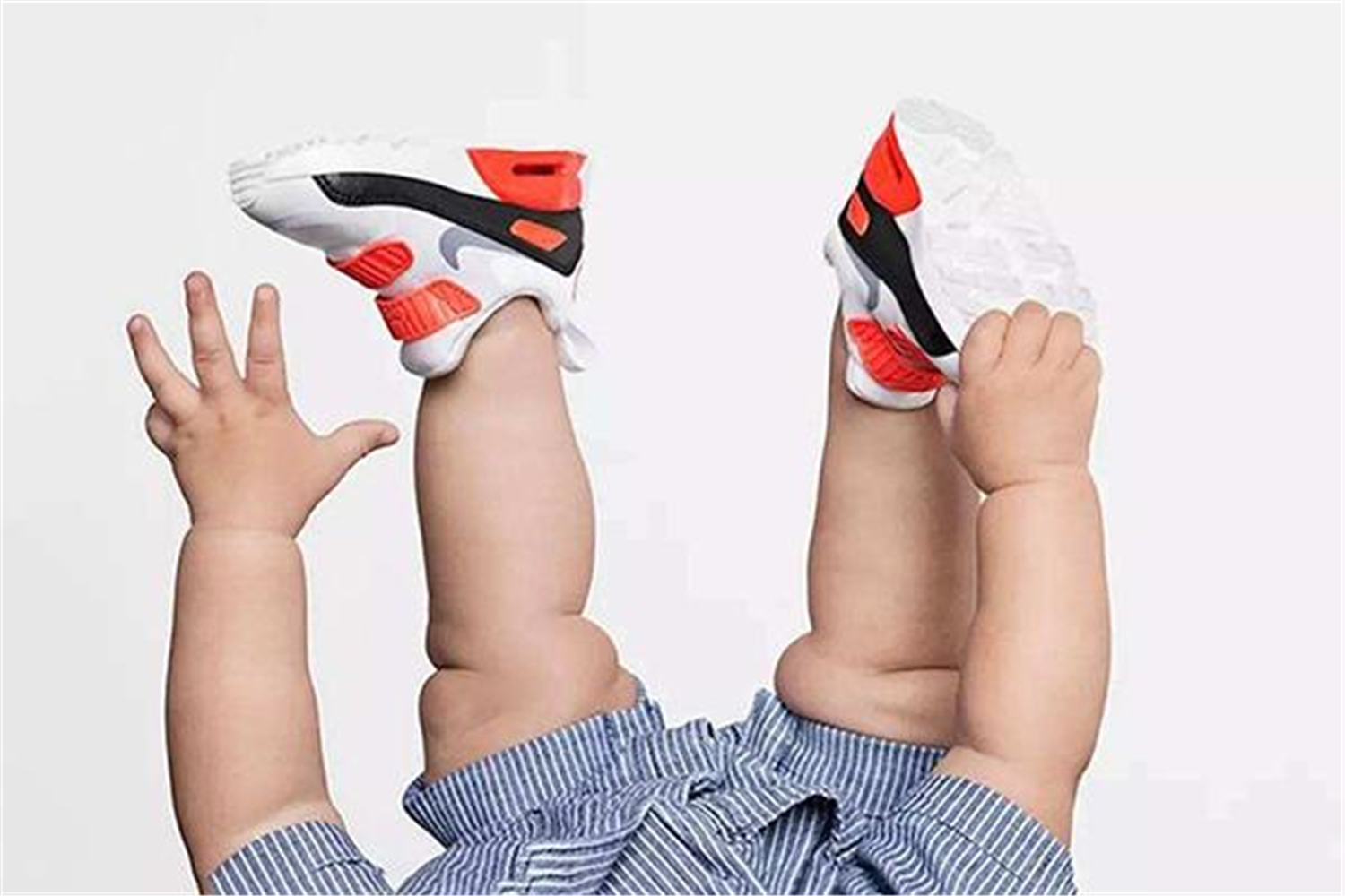 给孩子买鞋别只看颜值，穿得不对影响脚部发育不说，还有健康威胁