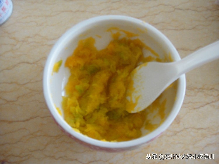 自家炸油条面的做法,家庭自制老面发面油条的做法