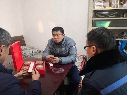 省委选调生铜川当第一书记，村民说他“想钱想疯了”