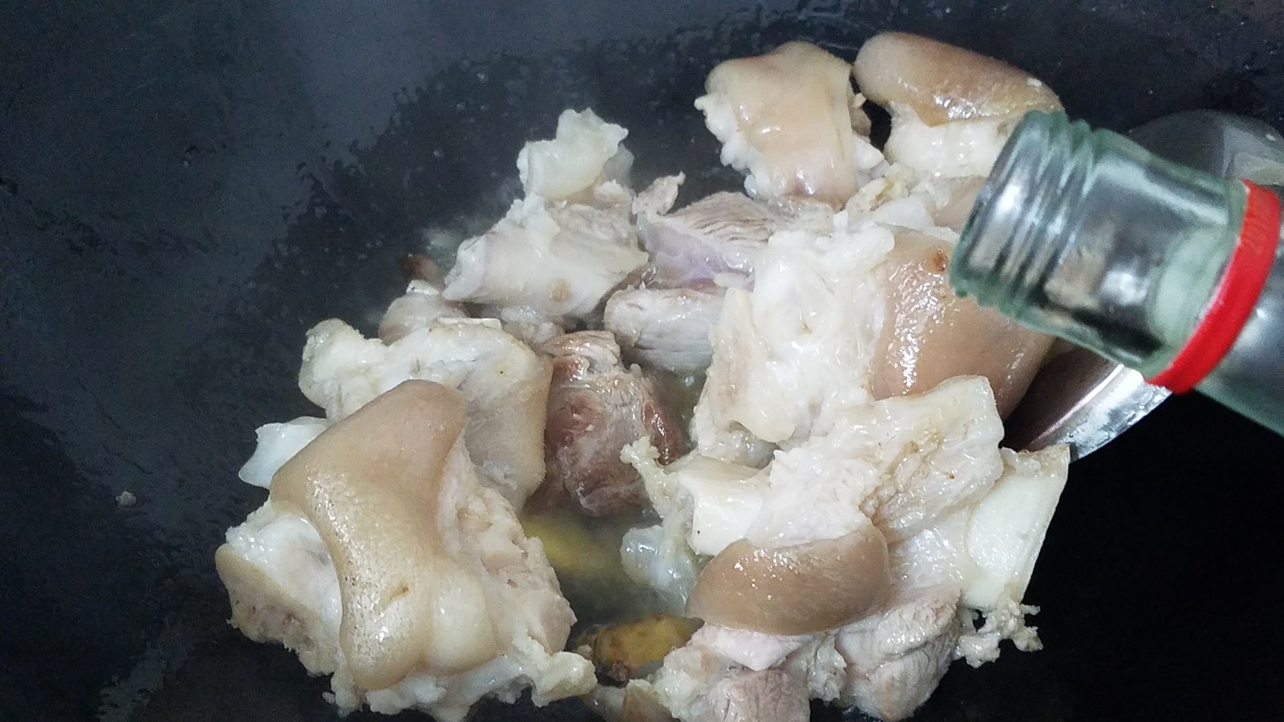 酱猪脚高压锅的家常做法,电饭锅焖酱猪脚