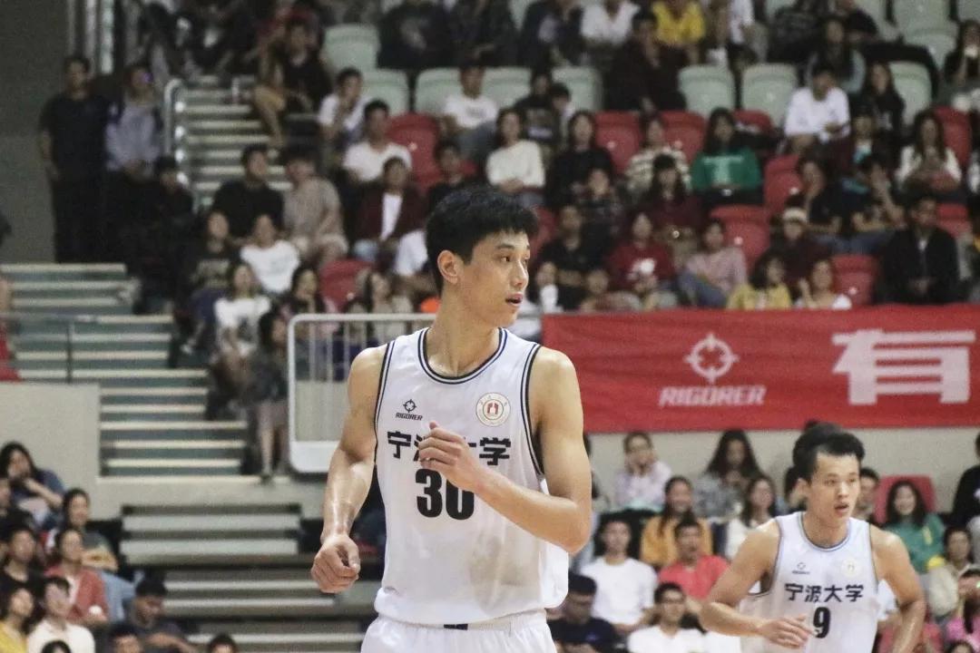 曾和黎伊扬对飙！1米93控卫！又帅又能打！独砍33分打爆浙大