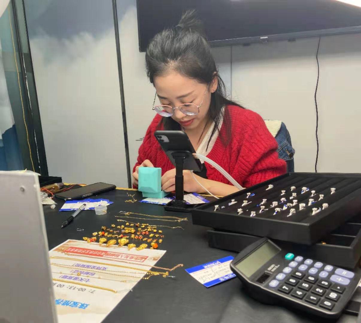 围观：梧州人开的公司邀香港明星来开直播带货专场啦