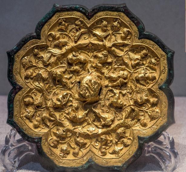 你见过铜镜里的LV吗？深藏古墓的盛唐宝镜，连皇帝送礼都爱选它