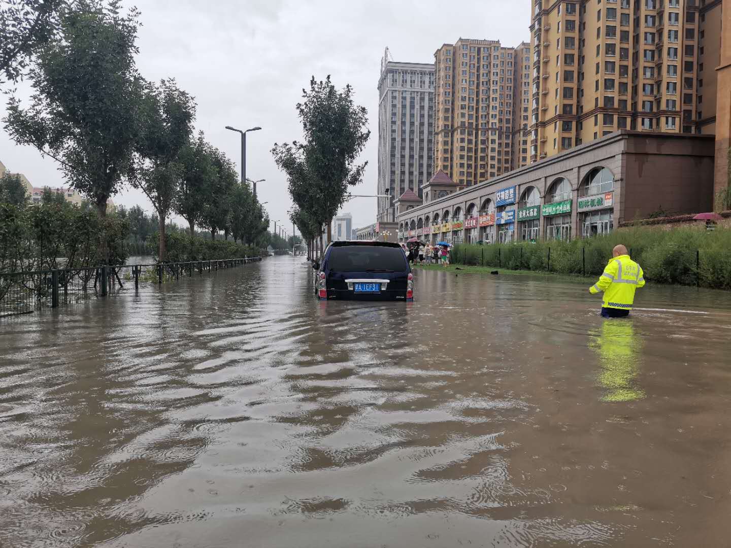 暴雨中的救援队,暴雨中的救援简笔画