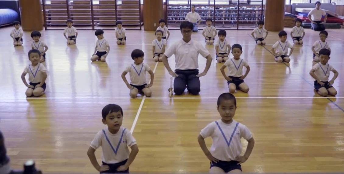 幼儿园老师让孩子瞬间安静,幼儿园老师让小孩静下来