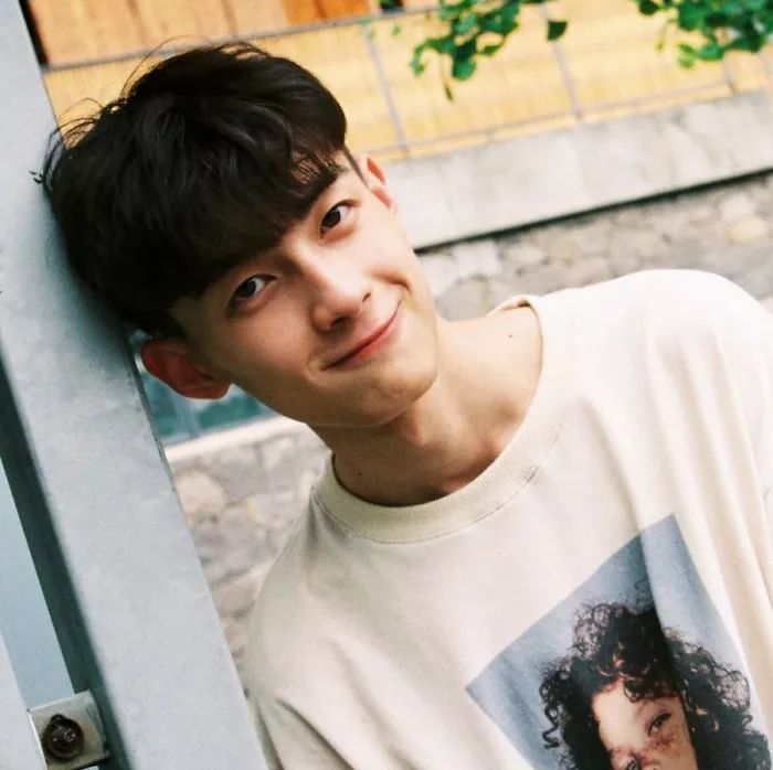 男生头像帅气冷酷霸气漫画图片,帅气头像男生霸气冷酷配上机车