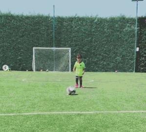 梅西接班人不愁了！二儿子复刻经典一幕萌版长途奔袭+世界波