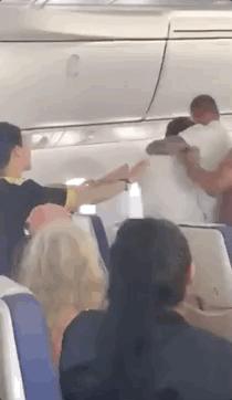 新加坡酷航迫降,万米高空飞机返航