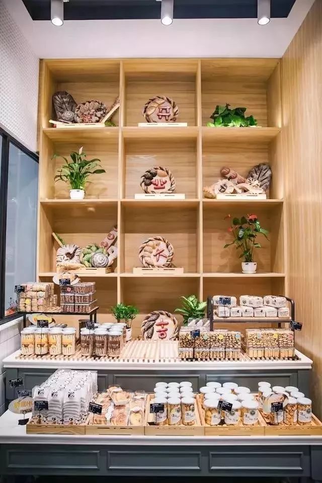 周末不够High？来武汉最华丽的酒吧来一场枕头大战吧