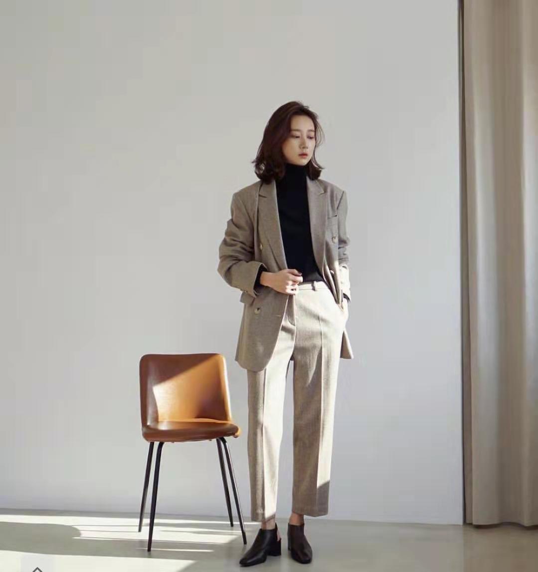 今日穿搭look卫衣时髦不张扬,超大版卫衣穿搭女高级感