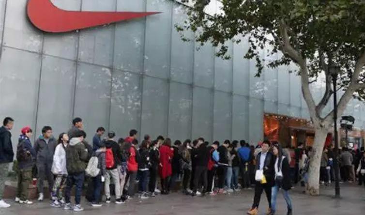 炒鞋的人现在怎么样了,那些炒鞋的年轻人到底在炒什么