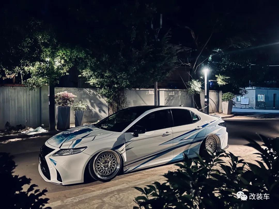 凯美瑞高达涂装,高达改色车膜凯美瑞