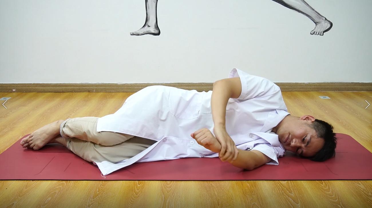 肩胛骨酸胀疼怎么锻炼恢复,肩胛骨疼怎么运动缓解