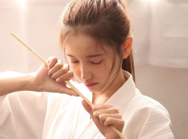 紫色隔离霜和肤色隔离霜怎么用,紫色隔离霜和肤色隔离霜