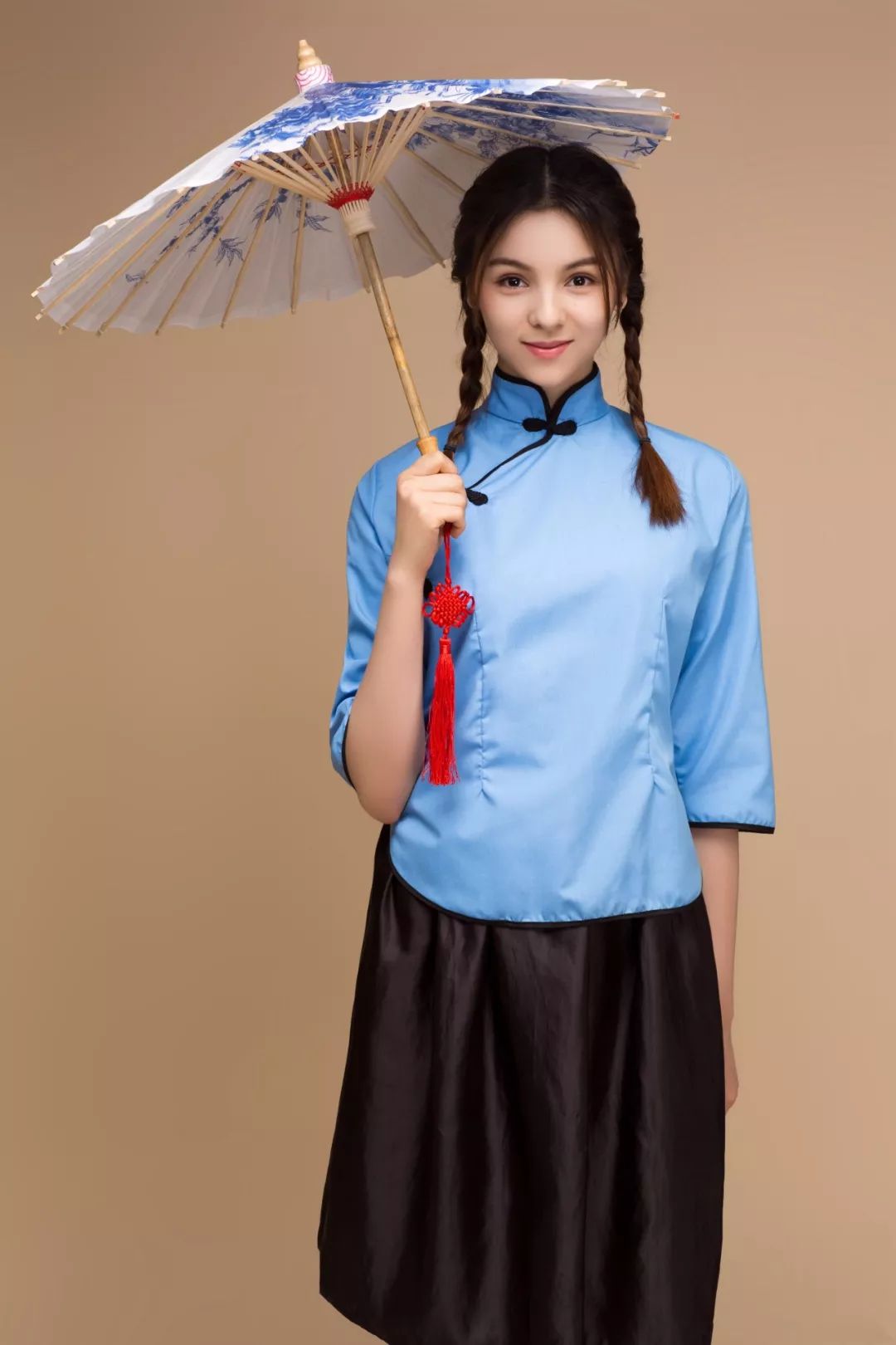 刘雯何穗个人简介,刘雯何穗奚梦瑶走秀视频