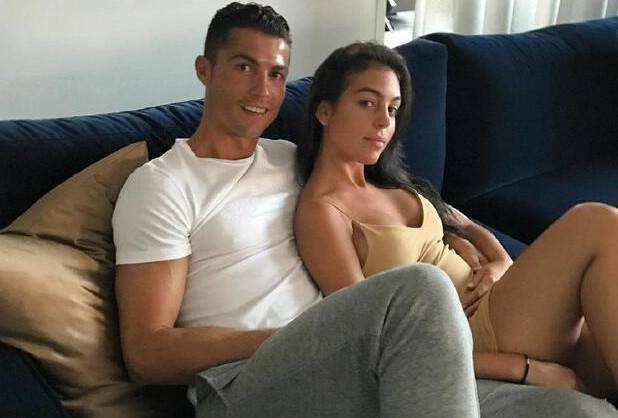 人生大赢家！C罗自家品牌眼镜大卖，未婚妻“臀围”不输卡戴珊