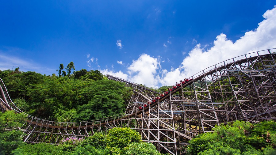 华侨城瀑布酒店房+餐+票，全部只要499！景区VIP通道免排队等你来
