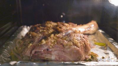 整个羊腿用烤箱烤,新鲜的羊腿用烤箱怎么做烤羊腿