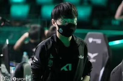 峡谷晚新闻：theshy隔离结束、TES被*拍偷**粉丝正式发律师函维权