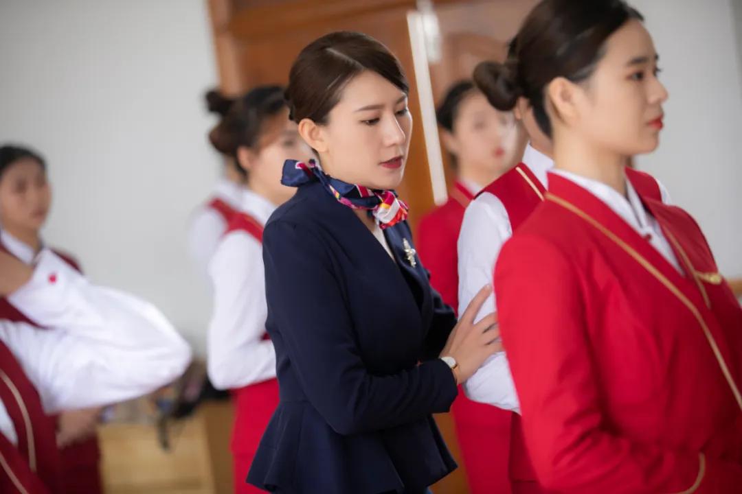 初中生读技校选哪个地方前景好,中考生是报职高好还是技校好