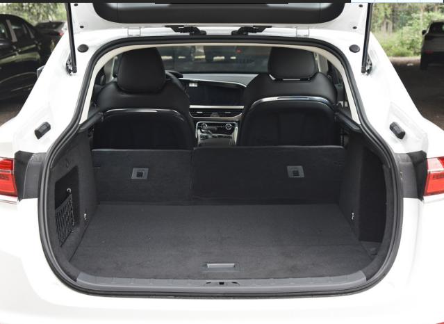 一名资深的轿跑车，238马力+爱信8AT，销量却如此不堪