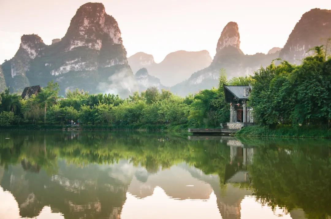 广西这片地方，美如仙境，万里雪白花海，春去旅居好去处