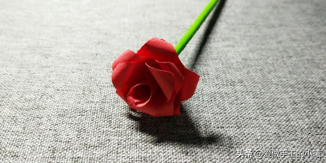 折一束玫瑰花教程简单,怎么用正方形纸折玫瑰花简单折法