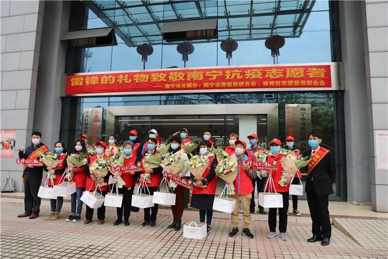 致敬深圳抗疫一线志愿者,致敬志愿者为抗疫奉献光和热