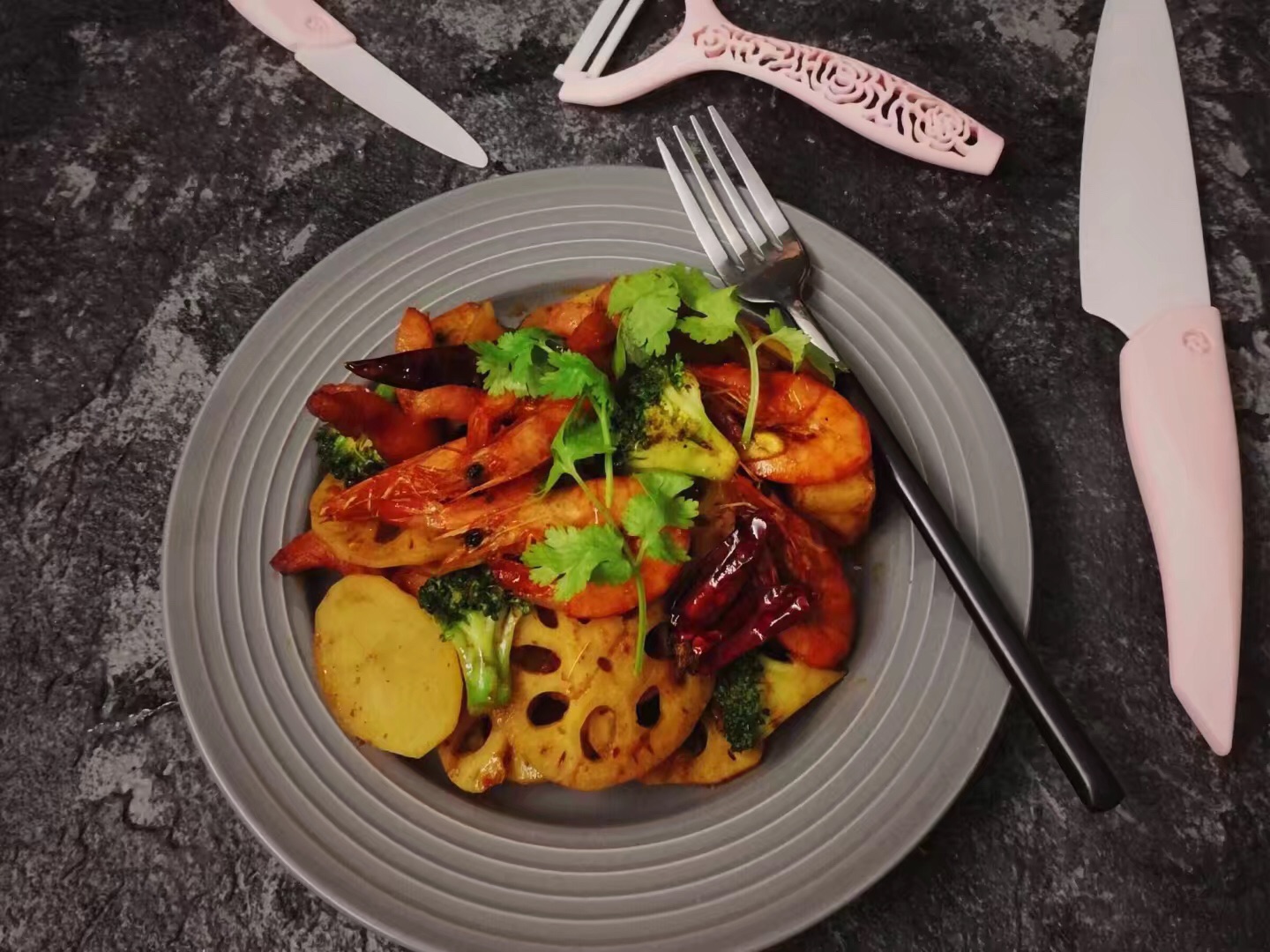 自己在家做麻辣香锅需要什么,自己在家做麻辣香锅都需要什么菜