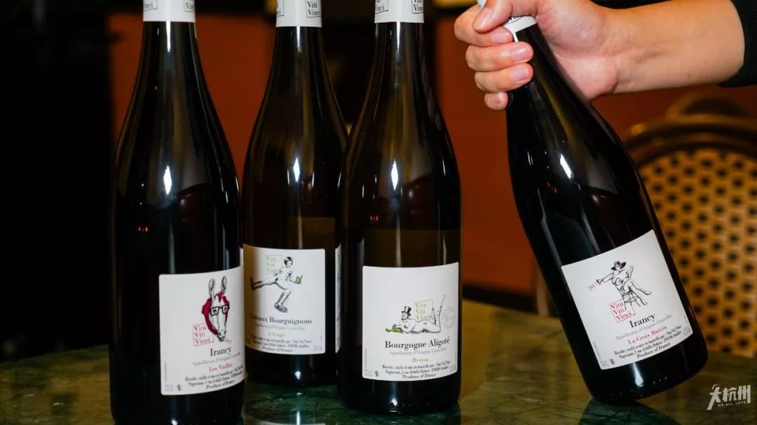 自从走进杭州这家酒吧，我就彻底入了新生代网红“自然酒”的坑