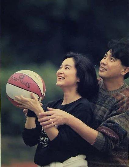 一代侠女插足秦汉婚姻，嫁豪门却独守空房，继女还深陷“*照门艳**”