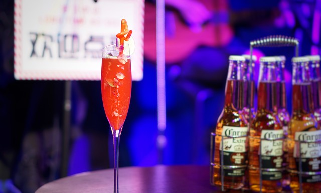 女朋友要去夜场上班该不该分手,女人在夜场上班应如何对待老公