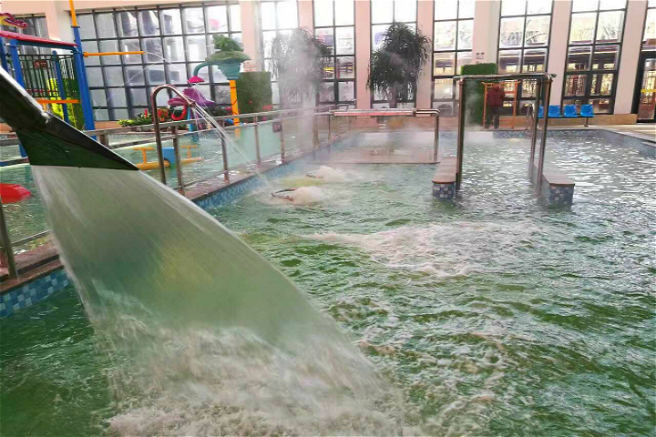 泡温泉是冬天最享受的一件事,泡温泉是享受生活的一种态度