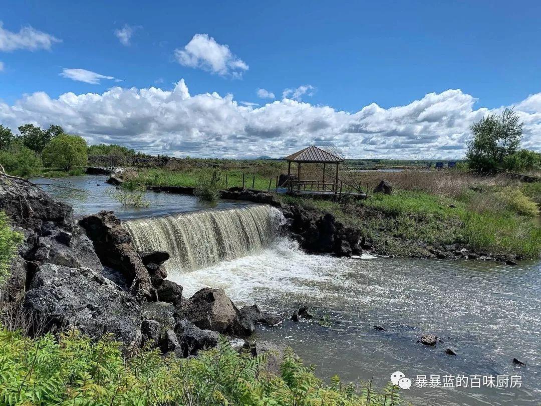 这家水饺店出了一瓶万年稀罕的天然自涌泉,到店免费喝,牛掰啊