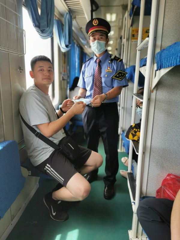 立足岗位的列车长——K7831次列车长李兴虎