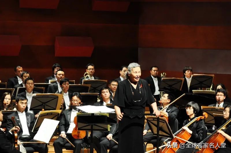 指挥家郑小瑛谈交响乐,客家山歌指挥家郑小瑛