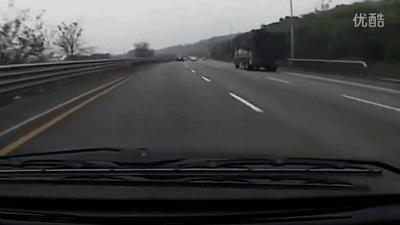 电动车爆胎了继续骑会怎么样,电动车前轮爆胎会产生什么后果